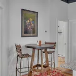 Chic New Condo Near Dt Nashville