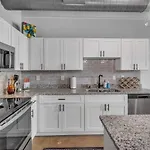 Chic New Condo Near Dt Nashville