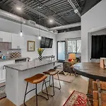 Chic New Condo Near Dt Nashville