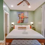 Nashoasis 10 Min To Dt, Gameroom, Huge Yard Holiday home *