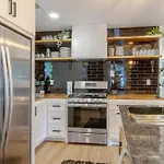 Nashoasis 10 Min To Dt, Gameroom, Huge Yard Holiday home Nashville