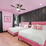 5 Star Stay! Rooftop Hot Tub Walk To Gulch