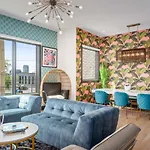5 Star Stay! Rooftop Hot Tub Walk To Gulch Holiday home