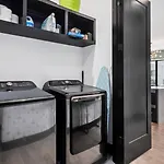 Holiday home 5 Star Stay! Rooftop Hot Tub Walk To Gulch
