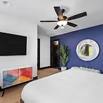 5 Star Stay! Rooftop Hot Tub Walk To Gulch