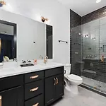 5 Star Stay! Rooftop Hot Tub Walk To Gulch Holiday home *