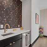 Holiday home 5 Star Stay! Rooftop Hot Tub Walk To Gulch *