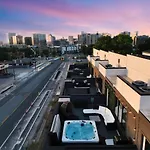 Holiday home 5 Star Stay! Rooftop Hot Tub Walk To Gulch *