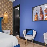 5 Star Stay! Rooftop Hot Tub Walk To Gulch Nashville