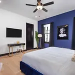 Holiday home 5 Star Stay! Rooftop Hot Tub Walk To Gulch