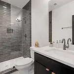 5 Star Stay! Rooftop Hot Tub Walk To Gulch Nashville