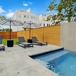 Sleek Multi-Level Stay Rooftop Views & Pool Table