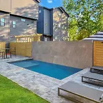 Sleek Multi-Level Stay Rooftop Views & Pool Table