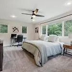 Modern Music Oasis Sauna & Spacious Yard