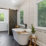 Modern Music Oasis Sauna & Spacious Yard Nashville