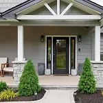 Modern Music City Oasis Sauna & Spacious Yard