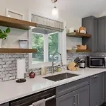 Holiday home Modern Music Oasis Sauna & Spacious Yard *