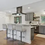 Modern Music Oasis Sauna & Spacious Yard *