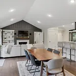 Modern Music Oasis Sauna & Spacious Yard Holiday home Nashville