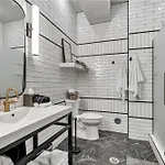 Apartment B 4br By Maddox