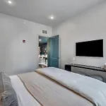 Apartment B 4br By Maddox *