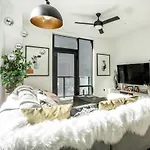 Gulch Luxe Apartment With City Views