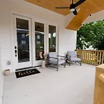 10 Min To Broadway+Modern Cowboy Retreat+Rooftop