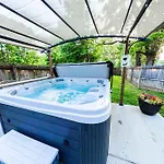 Holiday home Epic Deck 4 Miles To Dwntn Arcade Games & *