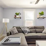 The Little Blue Haus - Two Miles To Broadway Holiday home