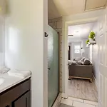 The Little Blue Haus - Two Miles To Broadway Holiday home
