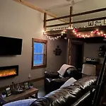 The Den At J-Barn - Secluded Retreat