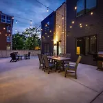 Holiday home West End Dreams-2 Homes-6 Mins To Broadway Nashville