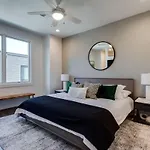 Holiday home West End Dreams-2 Homes-6 Mins To Broadway Nashville