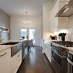 Holiday home West End Dreams-2 Homes-6 Mins To Broadway Nashville