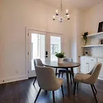 Holiday home West End Dreams-2 Homes-6 Mins To Broadway *