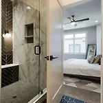West End Dreams-2 Homes-6 Mins To Broadway Holiday home *