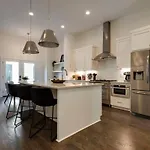 Holiday home West End Dreams-2 Homes-6 Mins To Broadway *