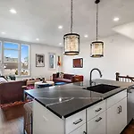 The Southern Lady & Gentleman - Rooftop Patios Holiday home *