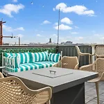 The Southern Lady & Gentleman - Rooftop Patios Holiday home *