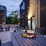 Holiday home West End Escape - New Build With Rooftop Views