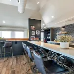 Skyline With Penthouse & Rooftop Deck 6br By Maddox *