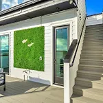 2 Hot Tubs Karaoke Game Room Downtown Nashville