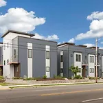 Modern 3-story Townhome W Rooftop & Views Holiday home Nashville