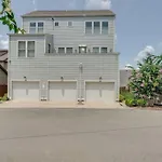 Walk To Vanderbilt And Broadway - Near Honky Tonks