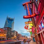 2 Homes - Sleeps 15 Guests - 2 Miles To Honky Tonks