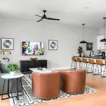 Side-by-side Homes With Hot Tubs - Sleeps Over 20 Guests *