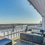 Spacious Nash Home For 12 Guests With Rooftop Views And Hot Tub