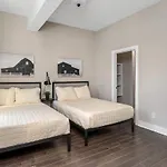 Brand New Side By Side Homes - Sleeps 24 Guests Nashville