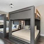 Gorgeous New Nash - Rooftop Views - Hot Tub *