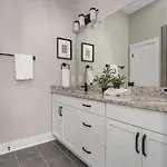 Gorgeous New Nash - Rooftop Views - Hot Tub